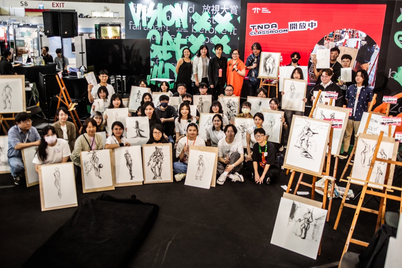 速寫工作坊學員與作品大合照